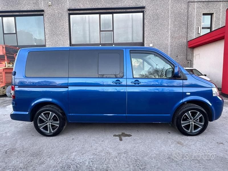 Usata VW Caravelle Comfortline 131 CV (96 kW) 2008 Blu Monovolume