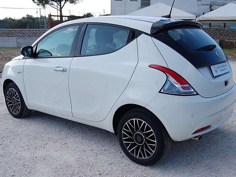 Usata Lancia Ypsilon S 69 CV (50 kW) 2024 Bianco Utilitaria