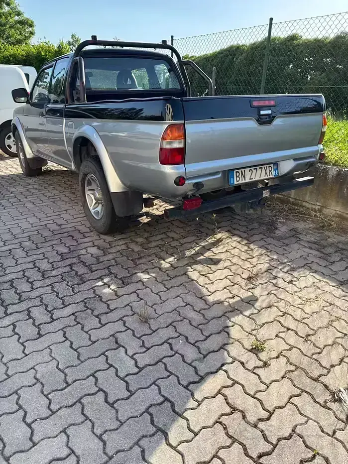 Usata Mitsubishi L200 Inform 100 CV (73 kW) 2001 Grigio Pick-up
