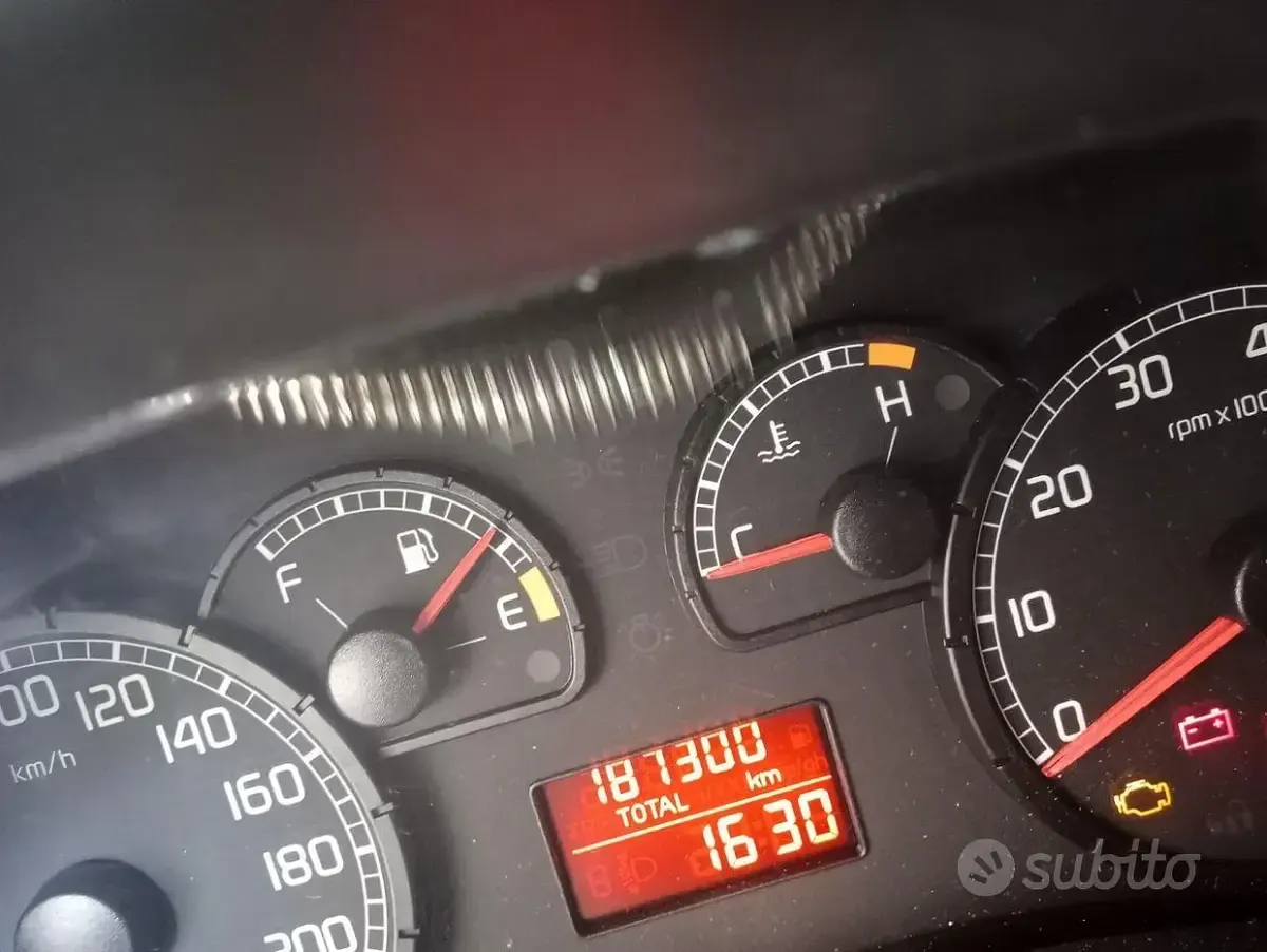 Usata Fiat Punto Emotion 80 CV (58 kW) 2003 Grigio Utilitaria