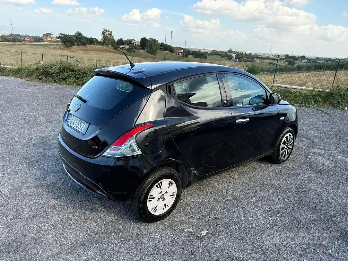 Usata Lancia Ypsilon 69 CV (50 kW) 2018 Marrone Utilitaria