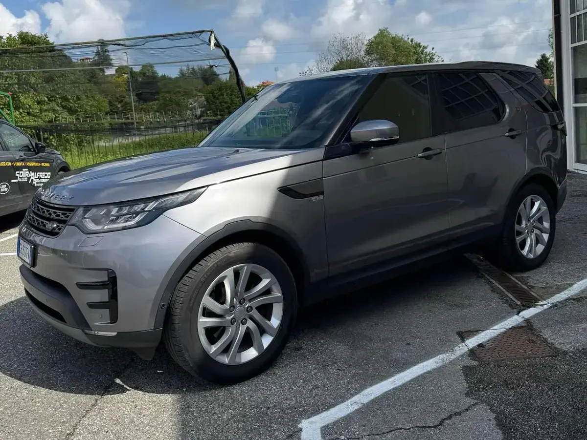 Usata Land Rover Discovery 5 Landmark 241 CV (177 kW) 2020 Grigio SUV