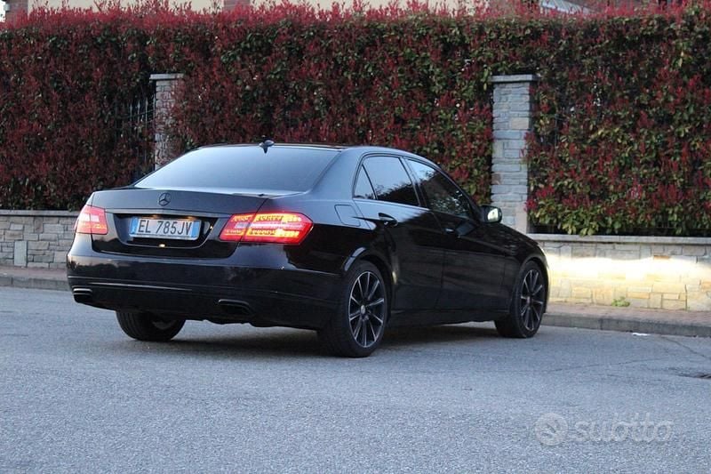 Usata Mercedes E350 AMG 265 CV (194 kW) 2011 Nero Berlina