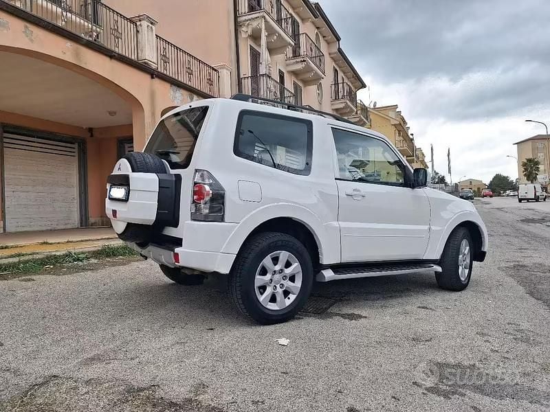 Usata Mitsubishi Pajero 200 CV (147 kW) 2011 Bianco SUV