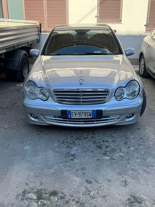 Usata Mercedes C200 Elegance 122 CV (89 kW) 2006 Berlina