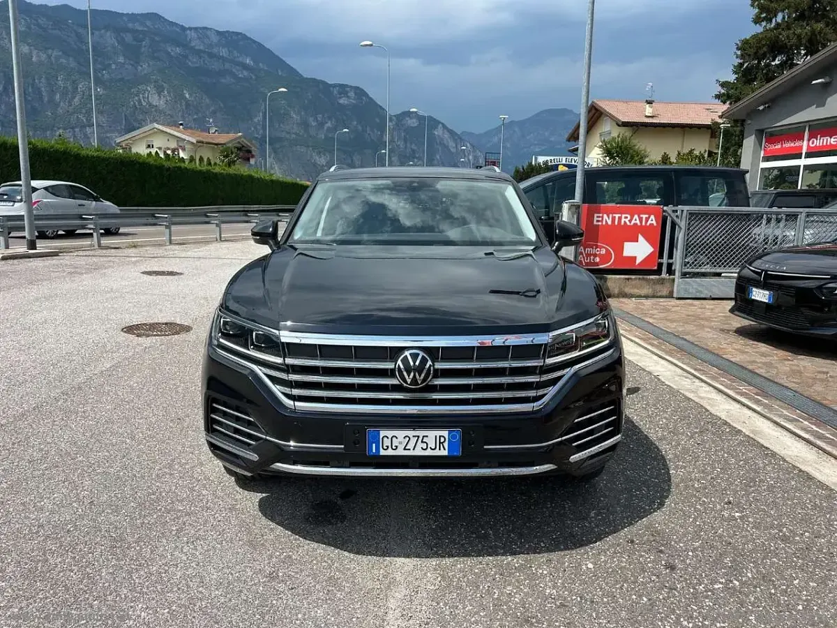 Usata VW Touareg Elegance 231 CV (169 kW) 2021 Nero SUV