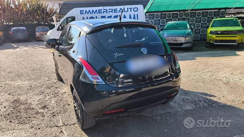 Usata Lancia Ypsilon 69 CV (50 kW) 2018 Nero Utilitaria