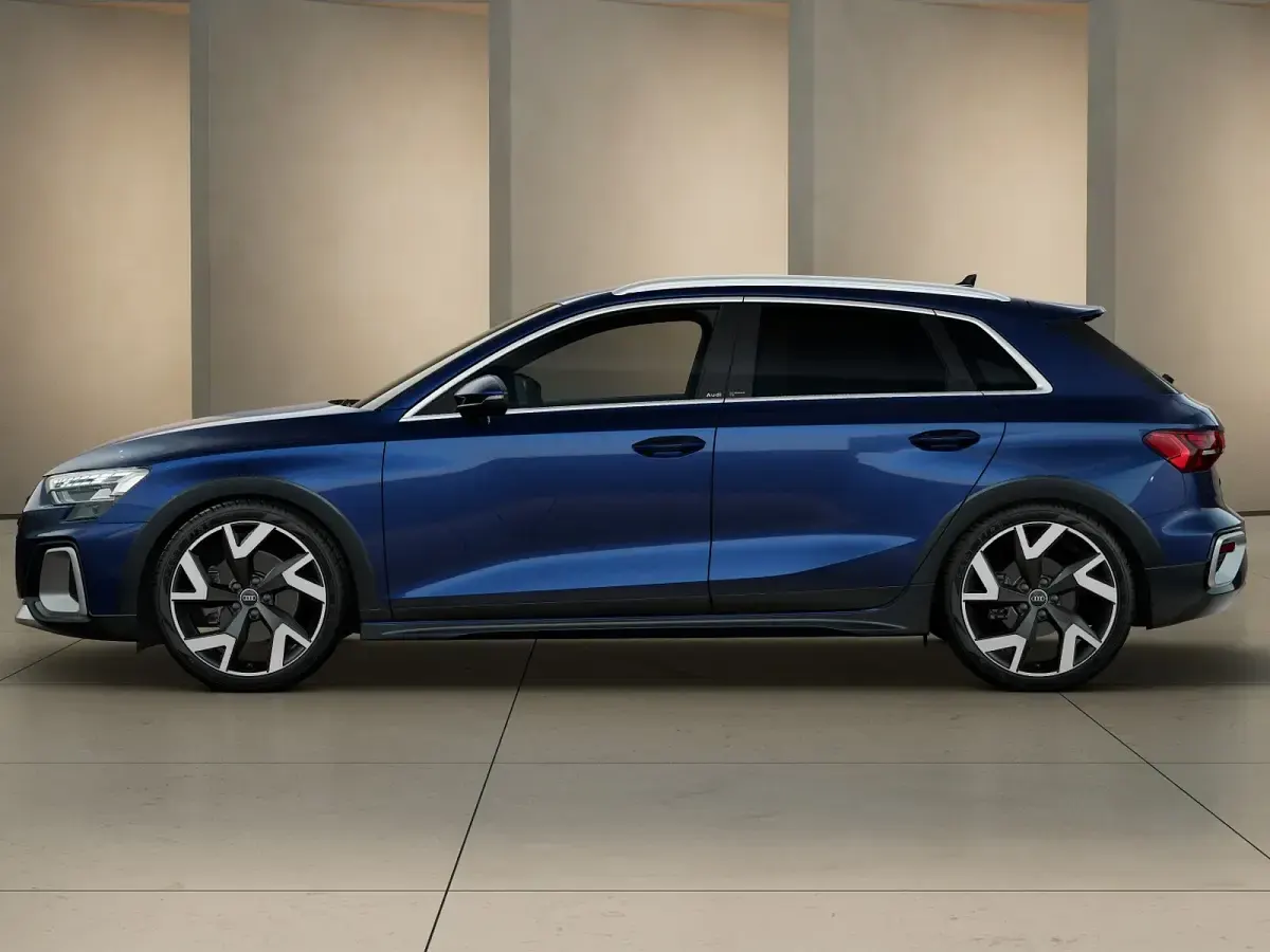 Nuova Audi A3 e-tron Comfort 150 CV (110 kW) 2026 Blu navarra metallizzato Utilitaria