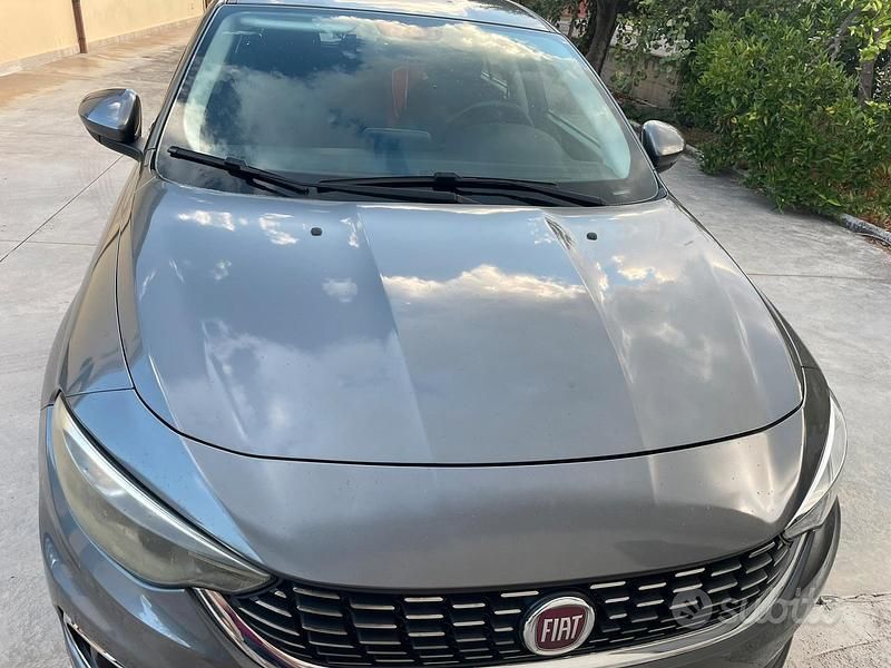 Usata 2016 Fiat Tipo Lounge Due volumi | 10.000 € (Buon prezzo) - Immagine 1/4