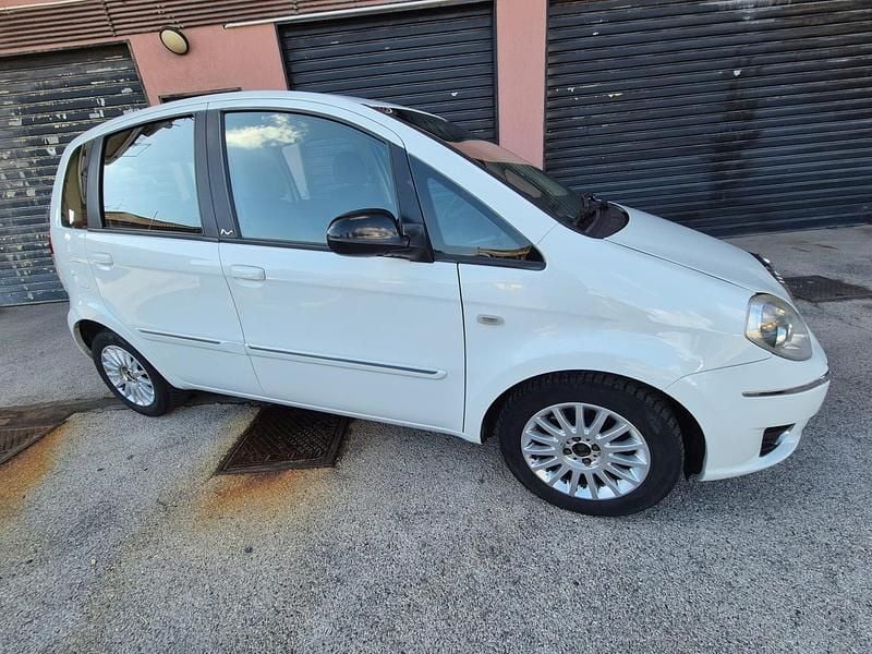 Usata Lancia Musa Gold 95 CV (69 kW) 2012 Bianco Monovolume