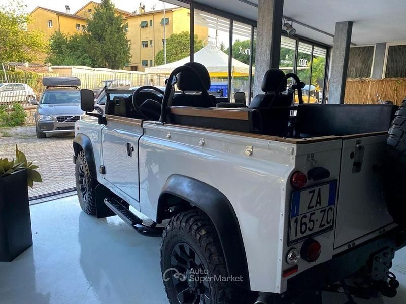 Usata Land Rover Defender 122 CV (89 kW) 2014 Bianco pastello SUV