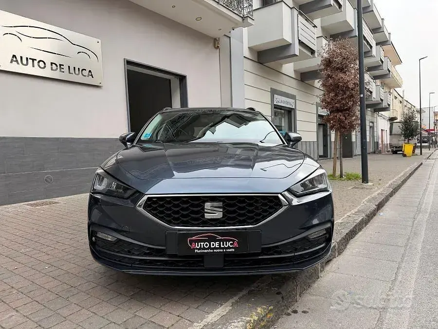 Usado Seat Leon 150 HP (110 kW) 2023 Cinzento Carrinha
