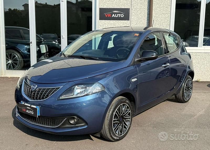 Usata Lancia Ypsilon Gold 69 CV (50 kW) 2022 Blu/azzurro Utilitaria