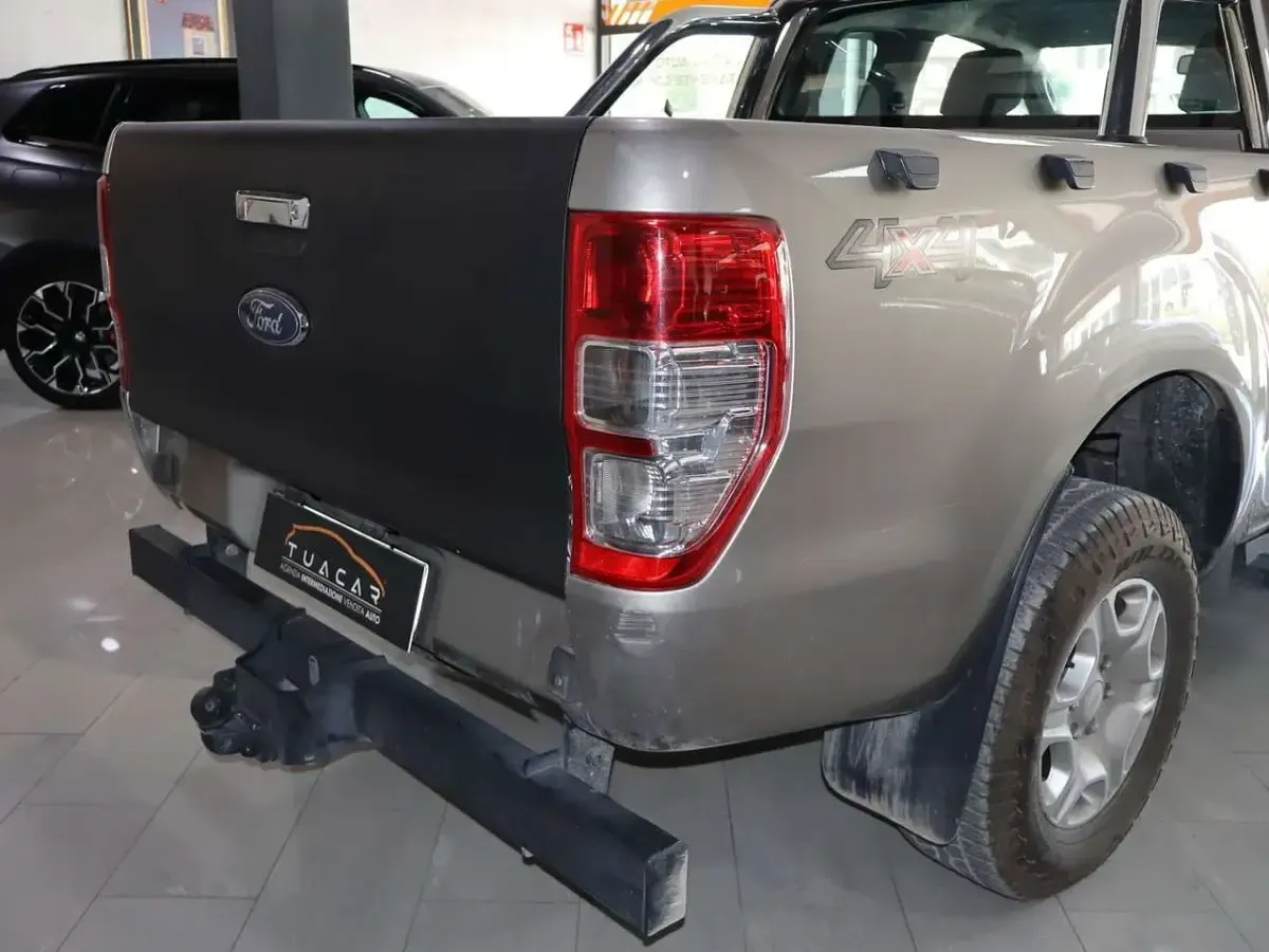 Usata Ford Ranger XLT 160 CV (117 kW) 2017 Bronzo Pick-up