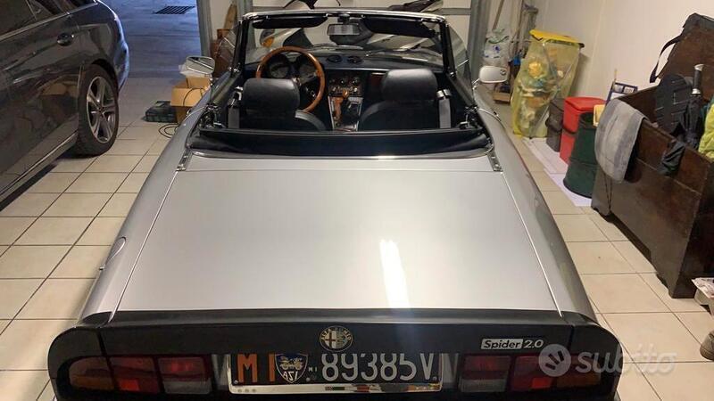 Usato 1984 Alfa Romeo Spider 2.0 Benzin 128 CV (23.000 €)