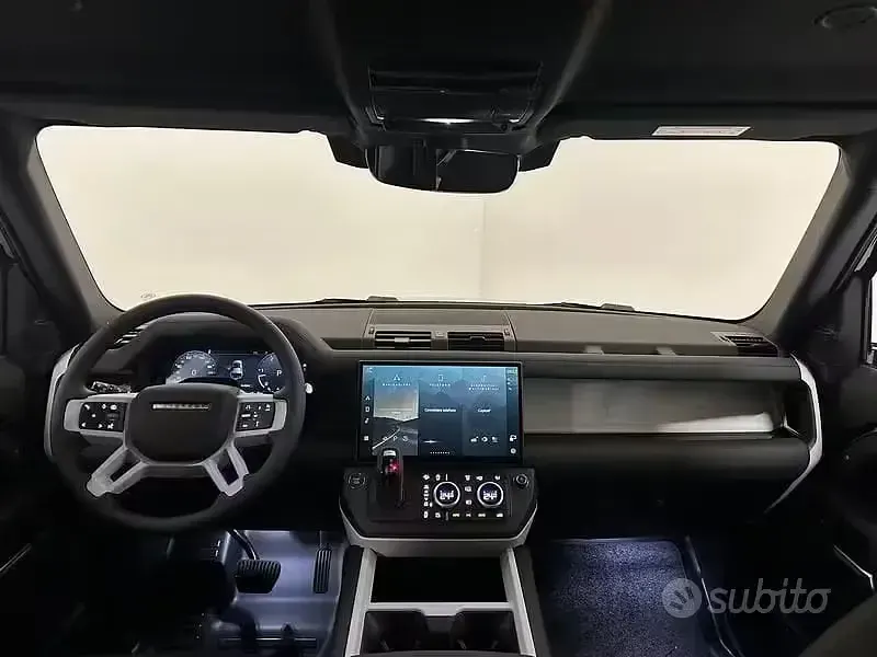 Usata Land Rover Defender SE Dynamic 200 CV (147 kW) 2025 Nero SUV