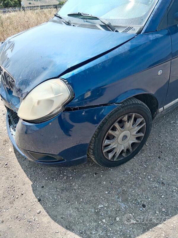 Usata Lancia Ypsilon 90 CV (66 kW) 2007 Blu Utilitaria