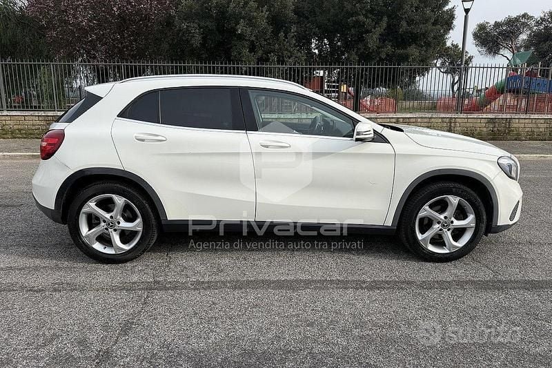 Usata Mercedes GLA200 136 CV (100 kW) 2017 Bianco SUV