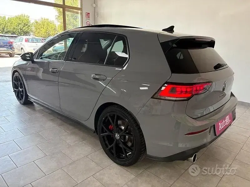 Usata VW Golf VIII GTI 265 CV (194 kW) 2025 Grigio Berlina