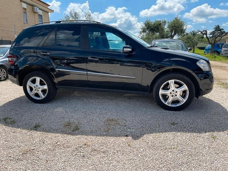 Usata Mercedes ML320 224 CV (164 kW) 2006 Nero SUV