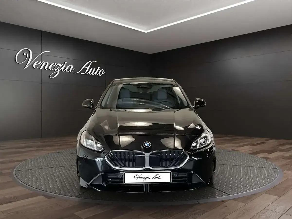 Usata BMW 116 M Sport 121 CV (88 kW) 2025 Nero Utilitaria