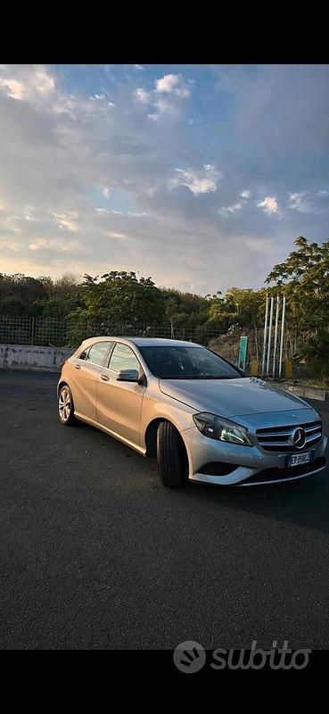 Usata Mercedes A180 120 CV (88 kW) 2014 Grigio Berlina