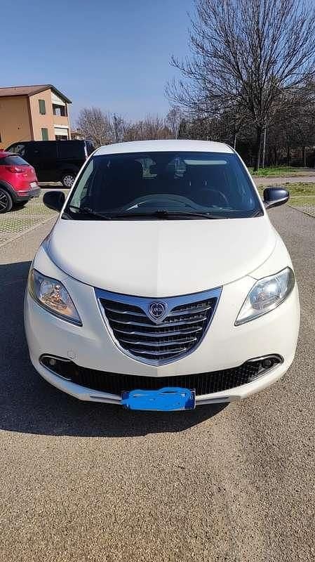 Usata Lancia Ypsilon S 69 CV (50 kW) 2013 Bianco Utilitaria