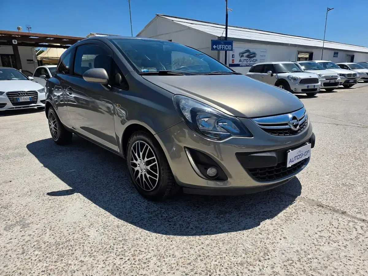 Usata Opel Corsa 75 CV (55 kW) 2014 Grigio Utilitaria
