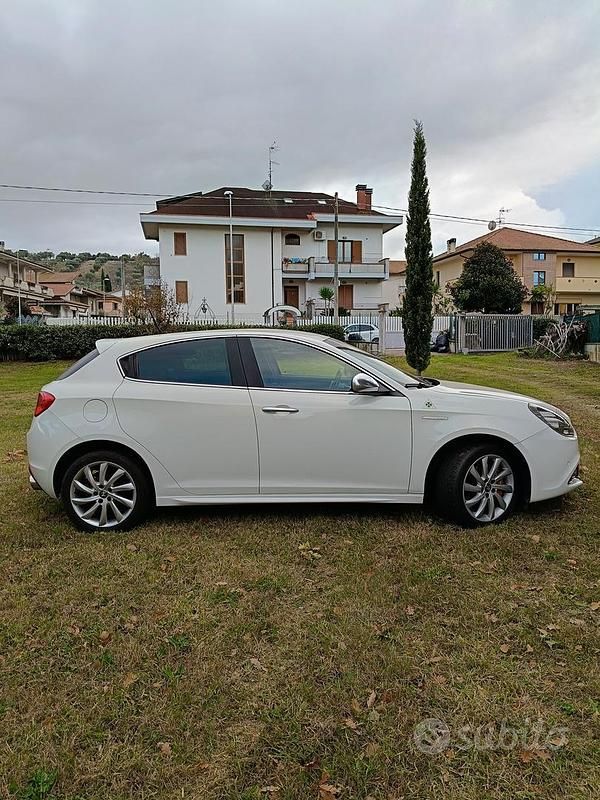 Usata Alfa Romeo Giulietta Distinctive 175 CV (128 kW) 2014 Bianco Berlina