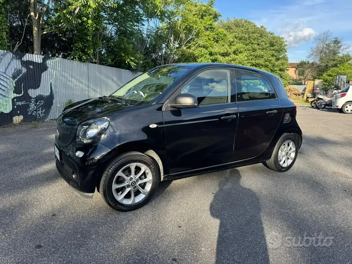 Usata Smart ForFour 71 CV (52 kW) 2019 Nero Utilitaria