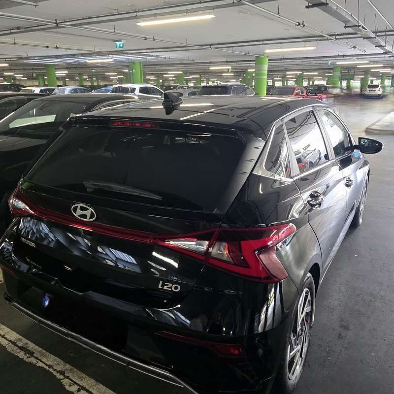 Nero Usata 2024 Hyundai i20 Prime Due volumi | 18.000 € (Buon prezzo) - Immagine 1/4