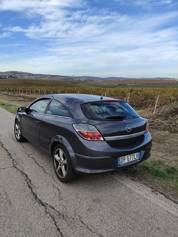 Usata Opel Astra GTC Cosmo 125 CV (91 kW) 2008 Berlina