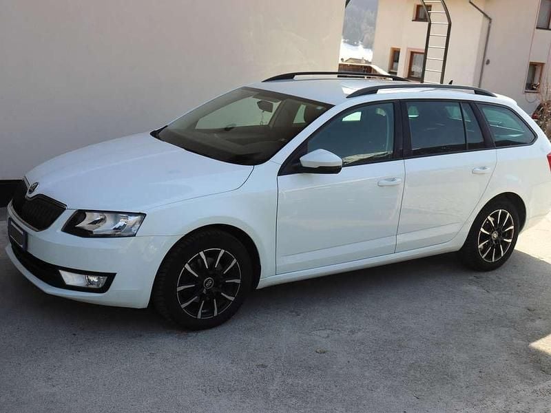 Usata Skoda Octavia Elegance 150 CV (110 kW) 2015 Bianco Utilitaria
