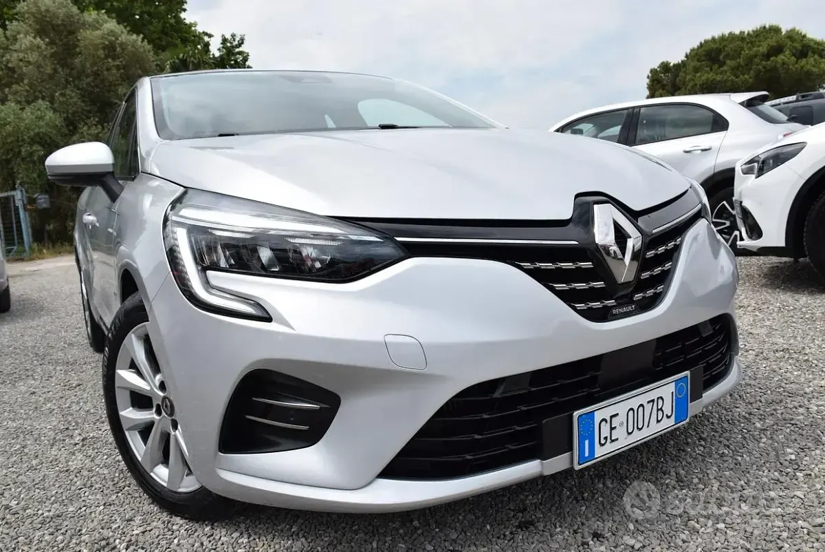Usata Renault Clio V 101 CV (74 kW) 2021 Grigio Berlina