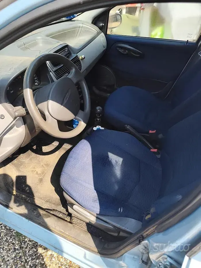 Usata Fiat Punto 80 CV (58 kW) 2002 Utilitaria