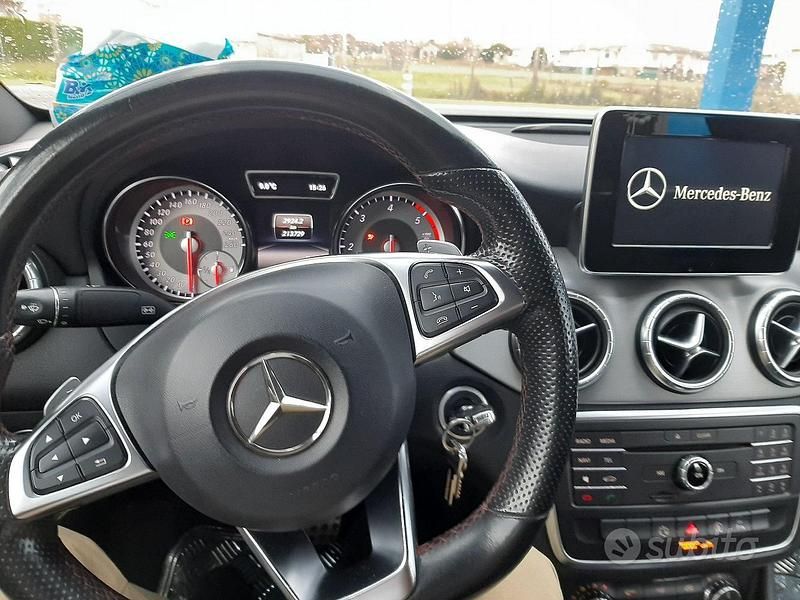 Usata Mercedes CLA200 AMG 136 CV (100 kW) 2015 Nero Coupé