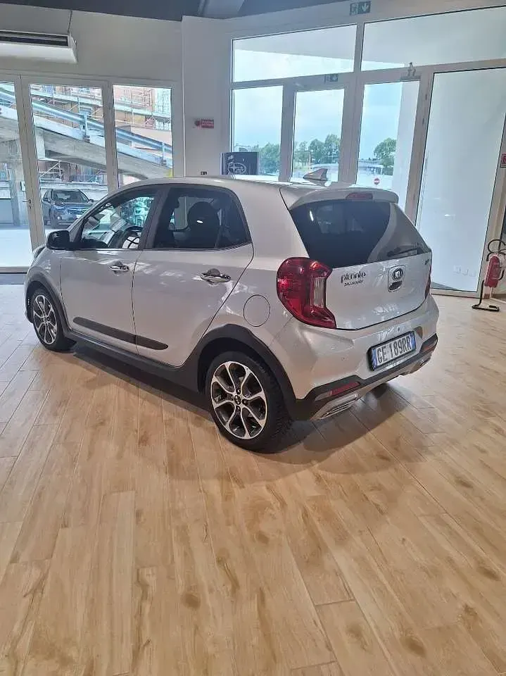 Usata Kia Picanto X-Line 99 CV (72 kW) 2021 Argento Utilitaria
