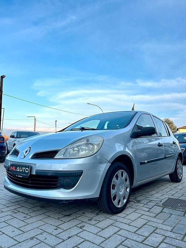 Usata Renault Clio II Dynamique 75 CV (55 kW) 2008 Grigio Berlina