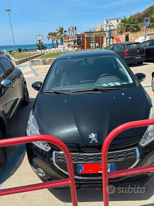 Usata Peugeot 208 68 CV (50 kW) 2014 Nero Utilitaria