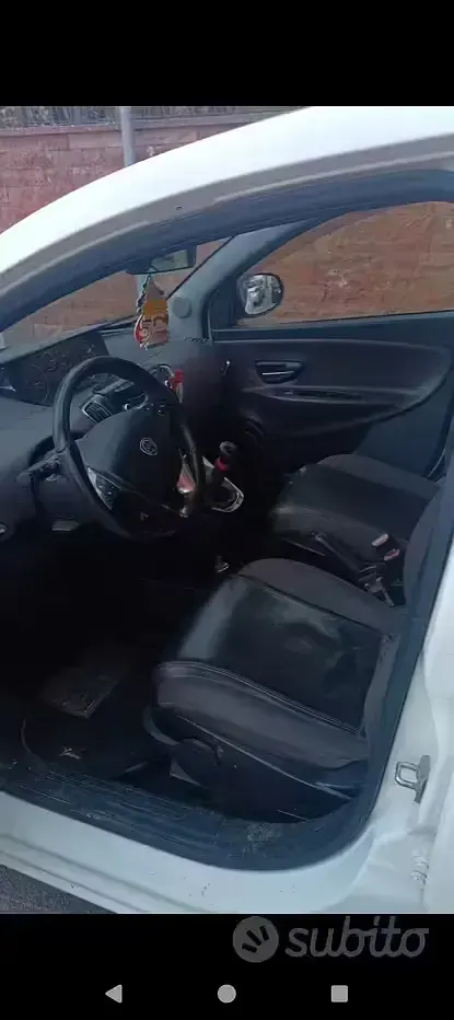 Usata Lancia Ypsilon 85 CV (62 kW) 2012 Utilitaria