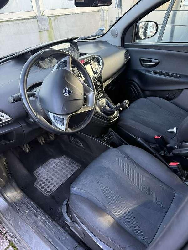 Usata Lancia Ypsilon Gold 69 CV (50 kW) 2016 Utilitaria