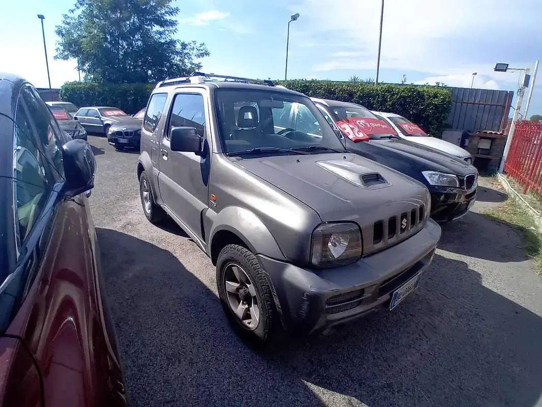 Usata Suzuki Jimny 86 CV (63 kW) 2007 Grigio SUV