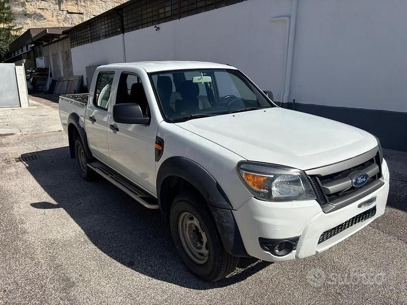 Bianco Usata 2011 Ford Ranger Limited Pick-up | 11.300 € (Buon prezzo) - Immagine 1/4