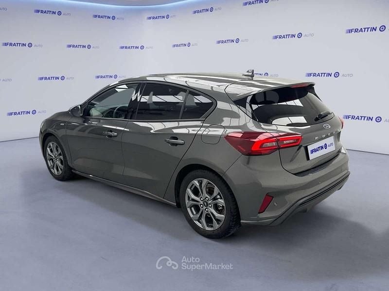 Usata Ford Focus ST-Line 125 CV (91 kW) 2025 Gray Utilitaria