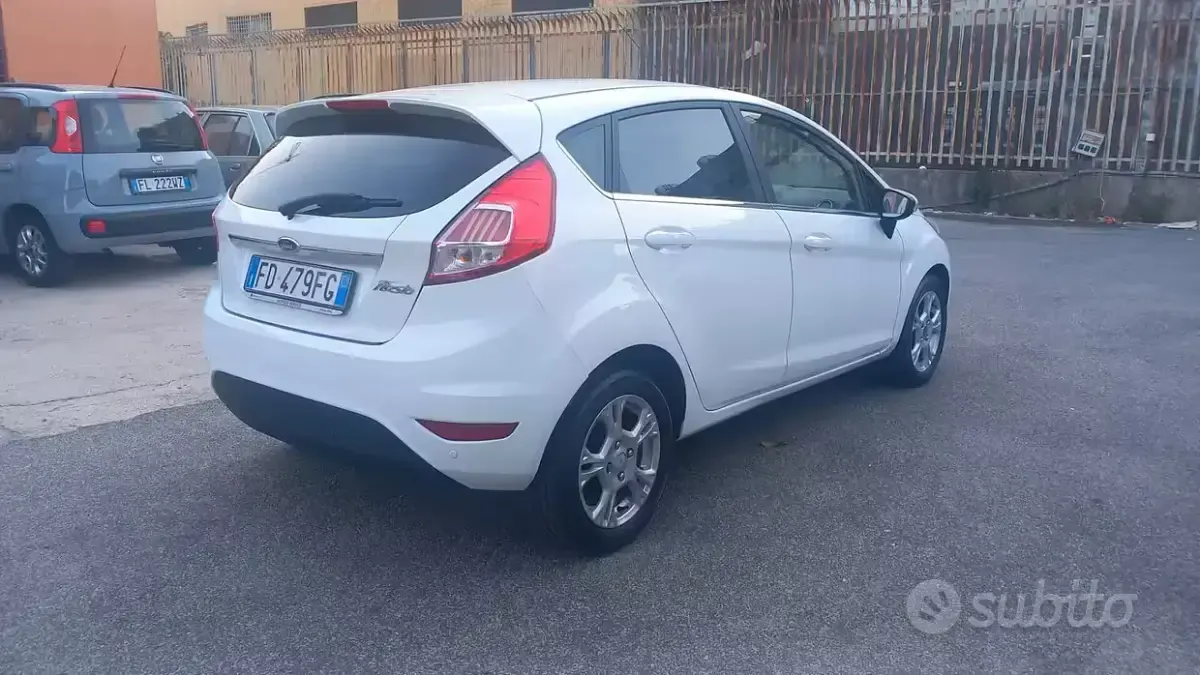 Usata Ford Fiesta Titanium 95 CV (69 kW) 2016 Bianco Utilitaria