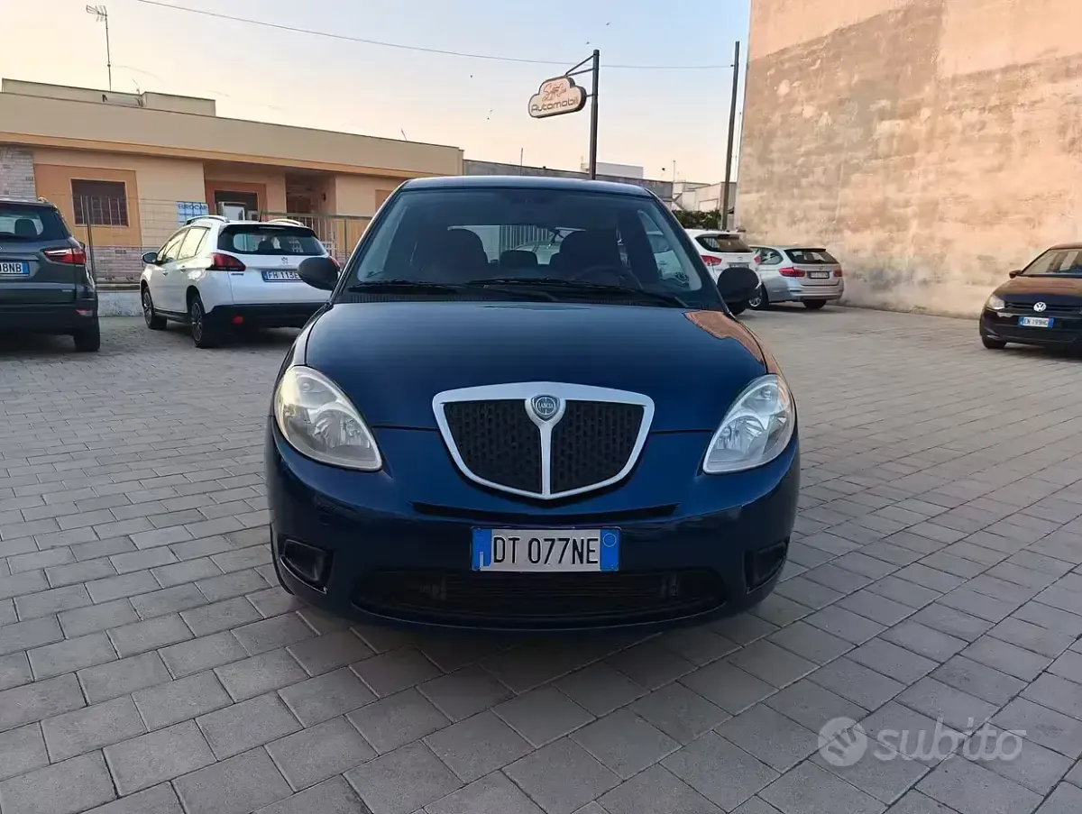 Usata Lancia Ypsilon 60 CV (44 kW) 2009 Bluazzurro Utilitaria