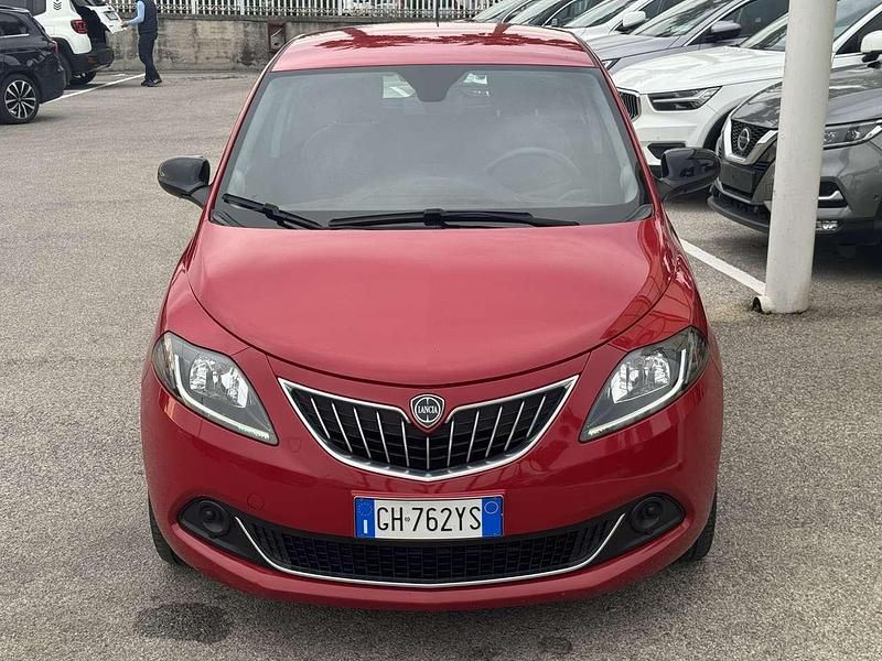Usata Lancia Ypsilon Silver 69 CV (50 kW) 2022 Rosso Utilitaria