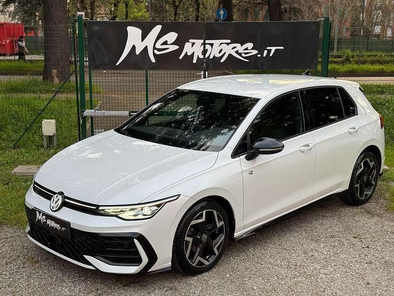Usata VW Golf VIII R-line Plus 150 CV (110 kW) 2024 Bianco perla Berlina