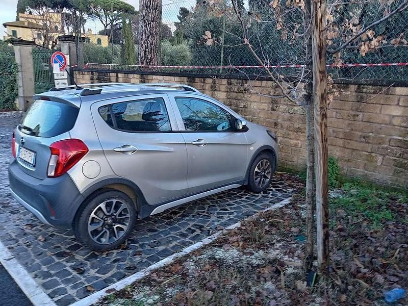 Usata Opel Karl Rocks 73 CV (53 kW) 2019 Argento Utilitaria