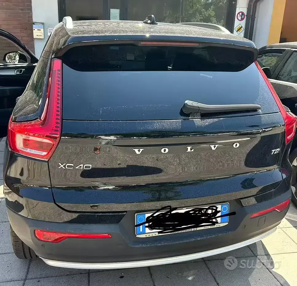 Usata Volvo XC40 Core 129 CV (94 kW) 2023 Nero SUV